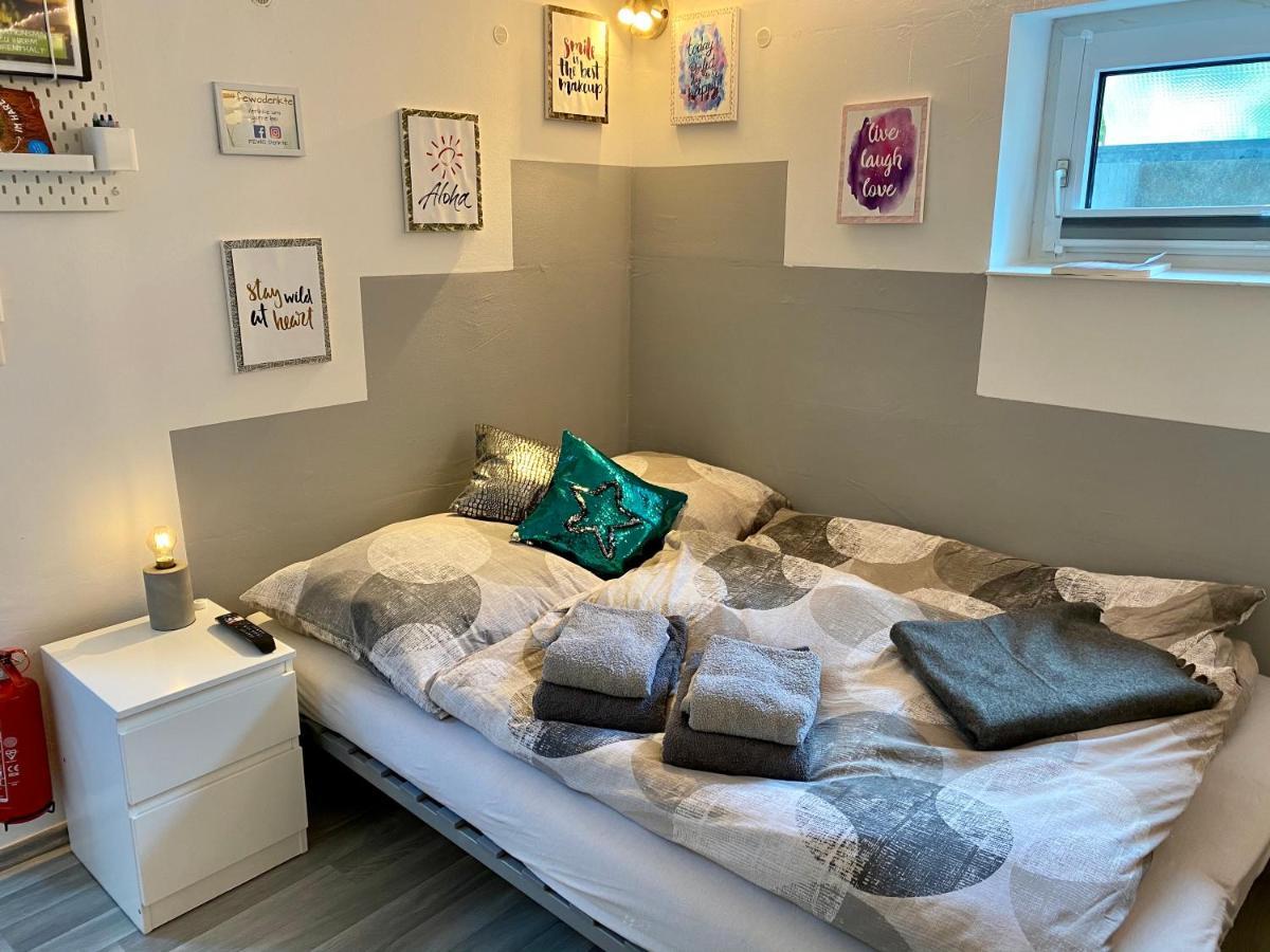 Modernes Zimmer Mit Kuechenzeile Und Bad Denkte Extérieur photo