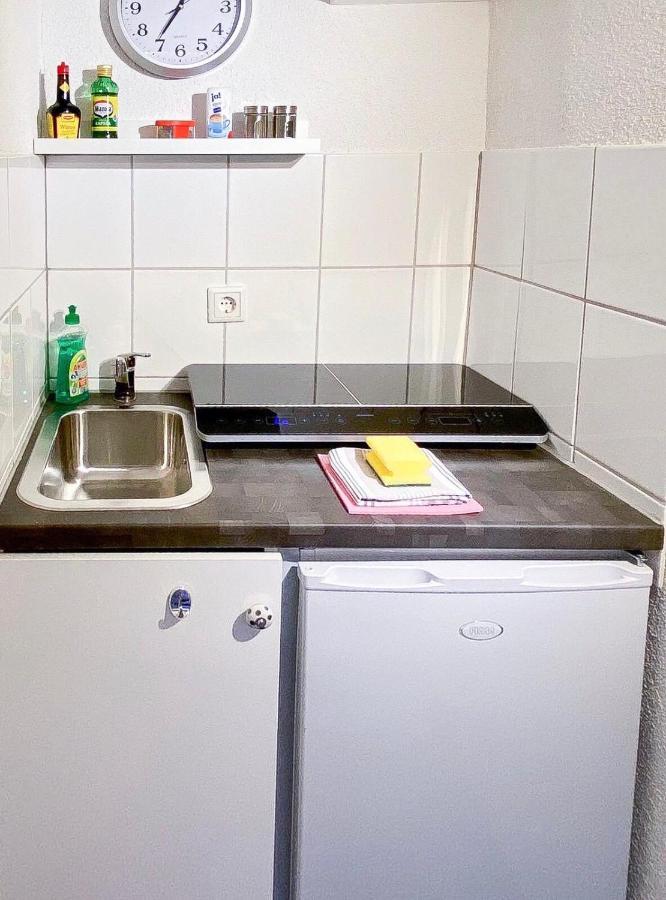 Modernes Zimmer Mit Kuechenzeile Und Bad Denkte Extérieur photo