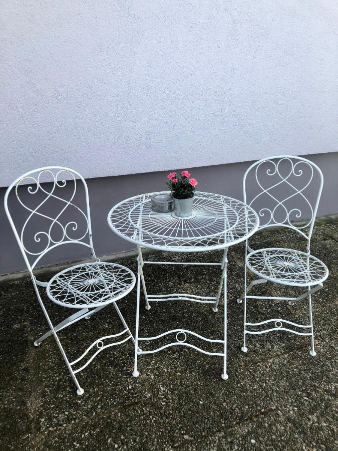 Modernes Zimmer Mit Kuechenzeile Und Bad Denkte Extérieur photo